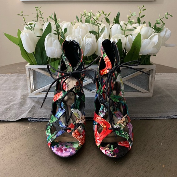 Steven Madden Floral Shoes - Picture 1 of 3